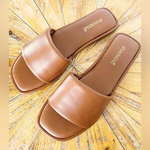 NWT Shoe Dazzle Brown Faux Leather Slides in Size 11
